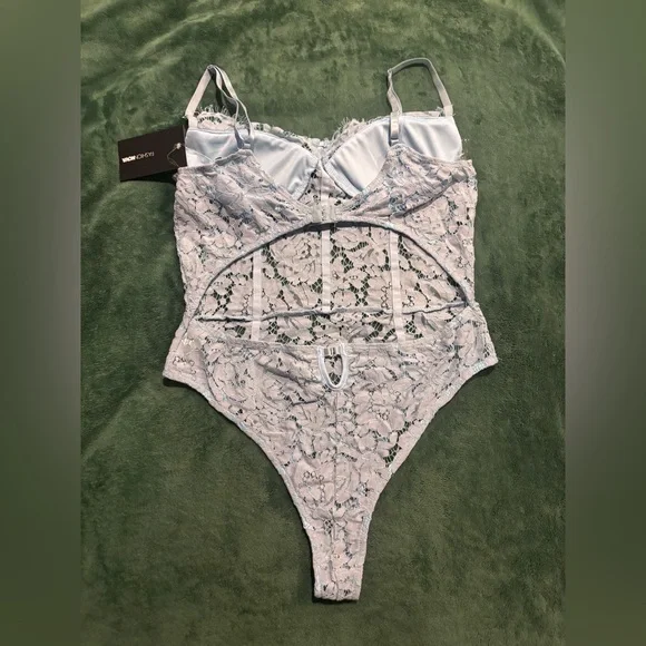 Fashion Nova Lace Bodysuit in Baby Blue Size L NWT - Picture 2 of 4